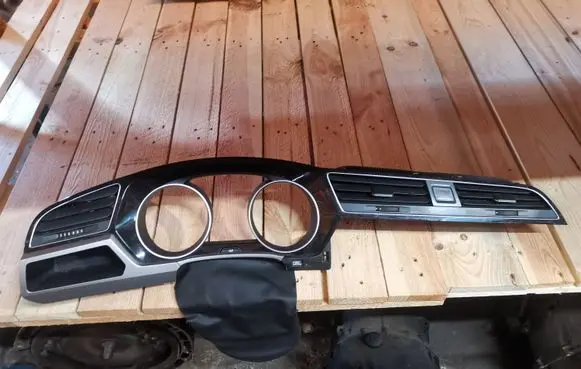 Volkswagen Touran III Dash center air vent grill