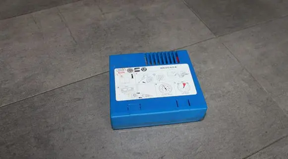 Seat Altea Tire air pump compressor 8D0012615B AIRCOMPRESSOR