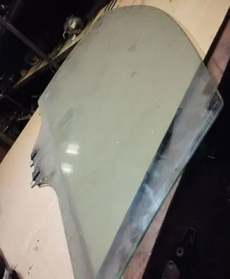 Honda FR-V Front door window glass four-door