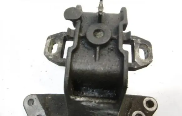 Peugeot 407 Engine mounting bracket