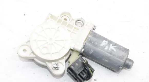 Mercedes-Benz E W211 Front door window regulator motor A2118202942