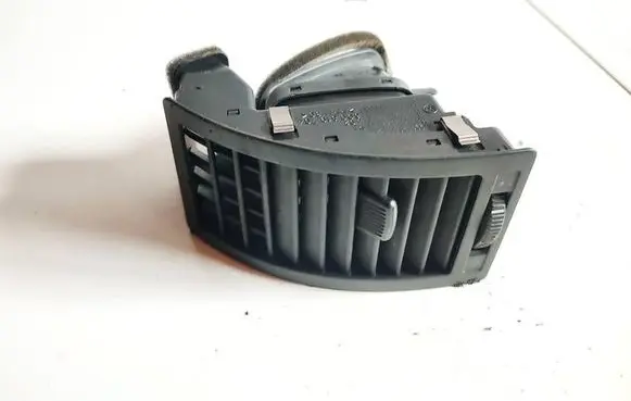 Volkswagen Polo IV 9N3 Dash center air vent grill 6q0819704