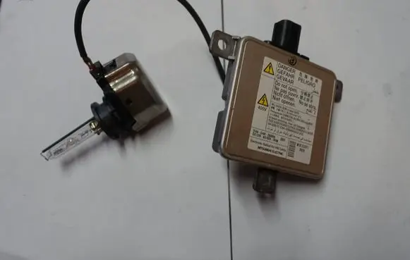Mitsubishi Outlander Headlight ballast module Xenon W3T23371