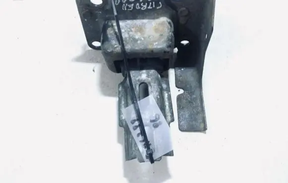 Citroen C3 Engine mount bracket