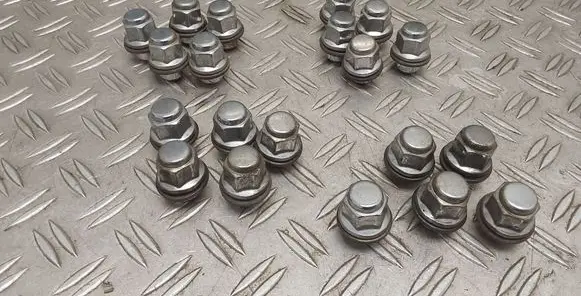Toyota RAV 4 (XA40) Nuts/bolts 