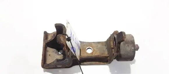 Engine mounting bracket