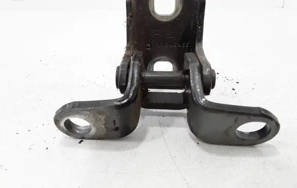 Saab 9-3 Ver2 Front door lower hinge 