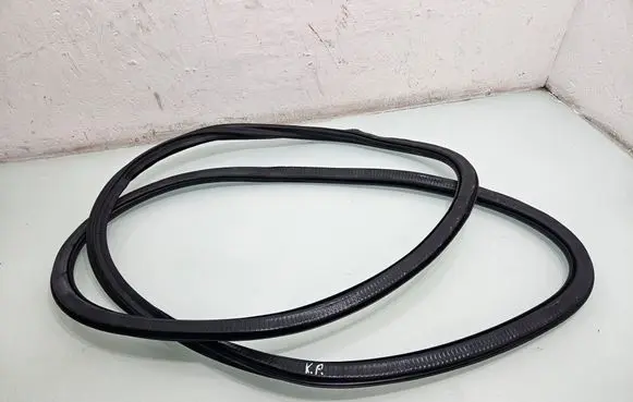 Audi A8 S8 D4 4H Front door rubber seal 