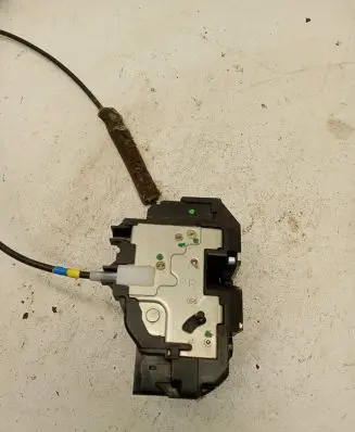 Nissan Note (E11) Rear door lock