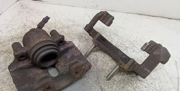 Audi A3 S3 8P Front brake caliper 582
