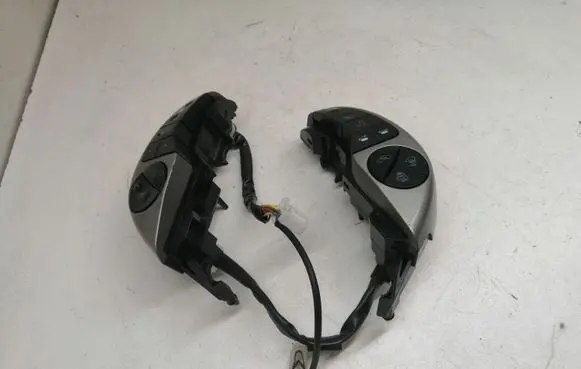 Toyota Prius (XW20) Steering wheel buttons/switches F70CV164 1403A