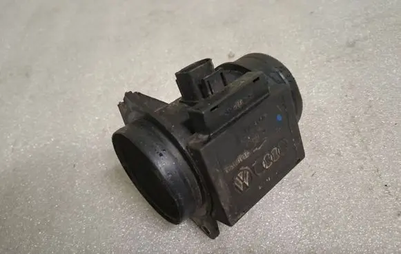 Volkswagen Golf IV Mass air flow meter 074906461