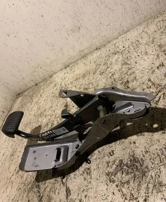 Volvo XC40 Brake pedal 32265012