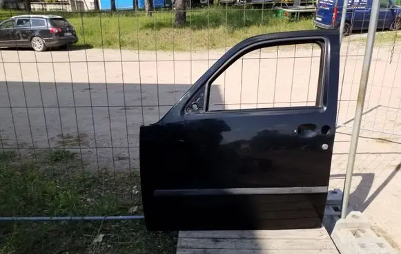 Dodge Nitro Front door