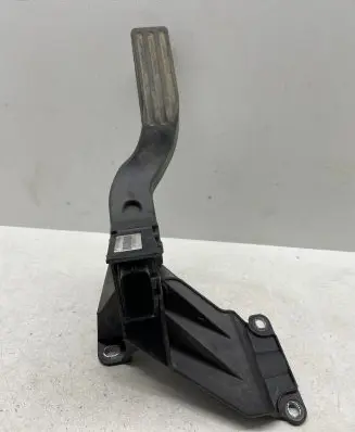 Ford Mondeo Mk III Accelerator throttle pedal 1S719F836BB 031500000131