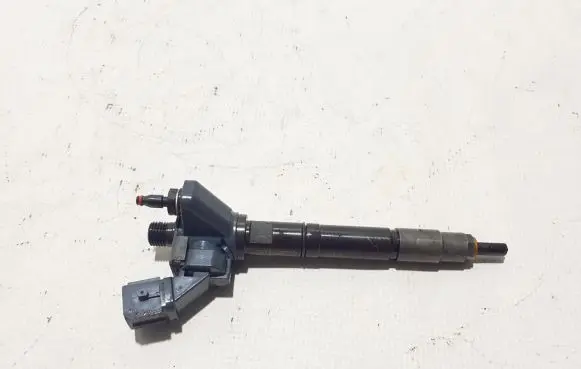 Volvo XC60 Fuel injector 32140080