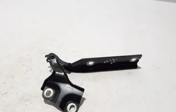 Engine bonnet/hood hinges