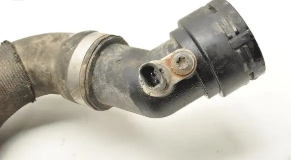 Porsche Macan (95B) Engine coolant pipe/hose 95B121064