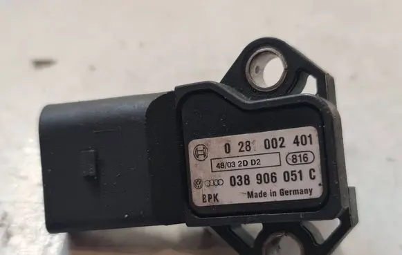 Volkswagen Golf IV Air pressure sensor 0281002401 038906051C 48032DD