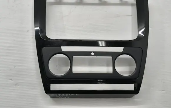 Skoda Octavia Mk2 (1Z) Dashboard center trim panel 