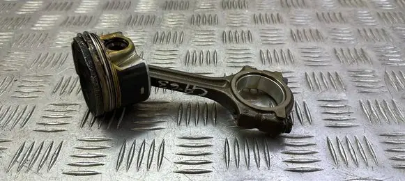 Nissan Qashqai Piston with connecting rod 