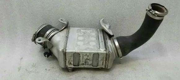 BMW 7 F01 F02 F03 F04 Intercooler radiator 7575404