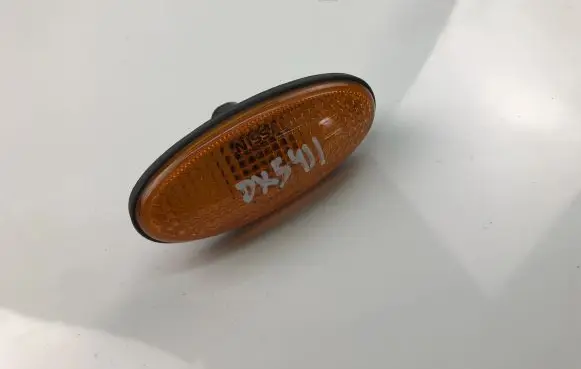 Nissan Navara D22 Front fender indicator light