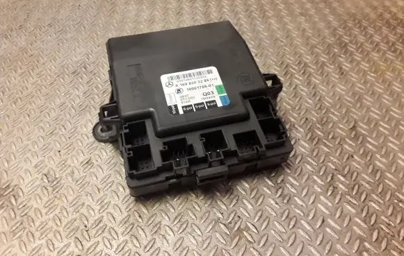 Mercedes-Benz B W245 Door control unit/module 1698203285 A1698203285