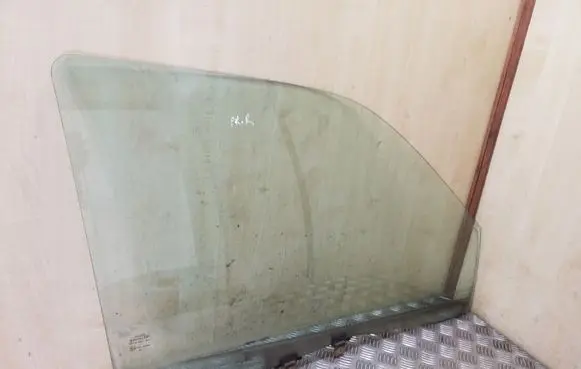 Opel Frontera B Front door window glass four-door