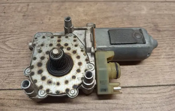 Mercedes-Benz S W140 Rear door window regulator motor 0130821502 185798000