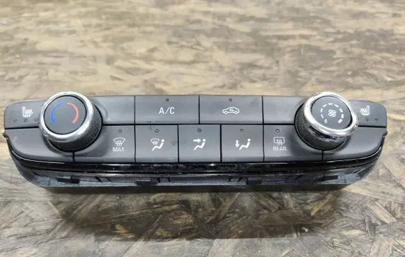 Opel Mokka B Climate control unit 9831888680