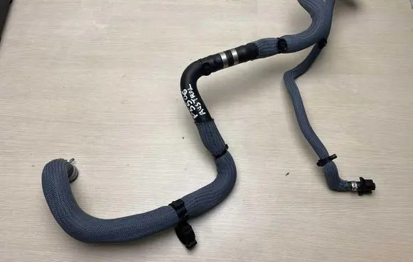 Renault Austral Engine coolant pipe/hose 215135929R