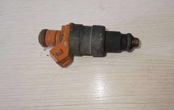 Chrysler Voyager Fuel injectors set 4612402