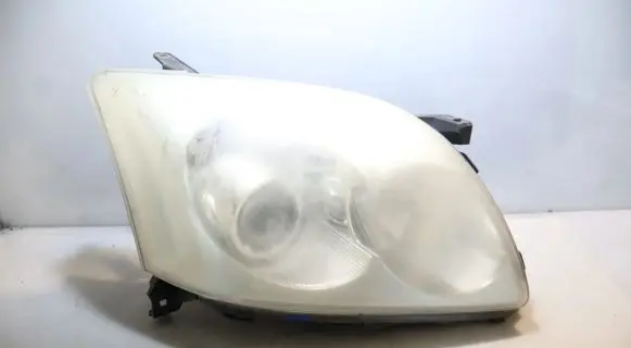 Toyota Avensis T250 Headlight/headlamp