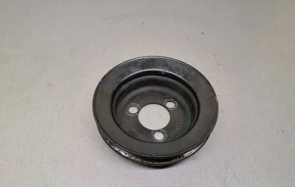 Volkswagen PASSAT B4 Water pump pulley 037121031F