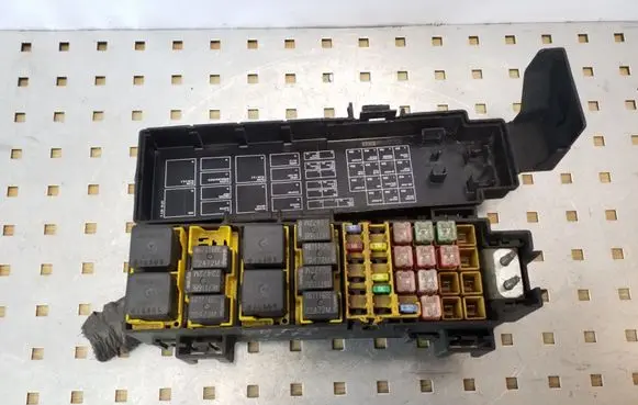 Jeep Cherokee III KJ Fuse module 56009972AJ
