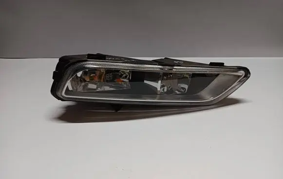 Volkswagen PASSAT B7 Front fog light 3AA941662F 1ND01054502