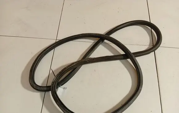 Volkswagen Polo IV 9N3 Rubber seal front coupe door 