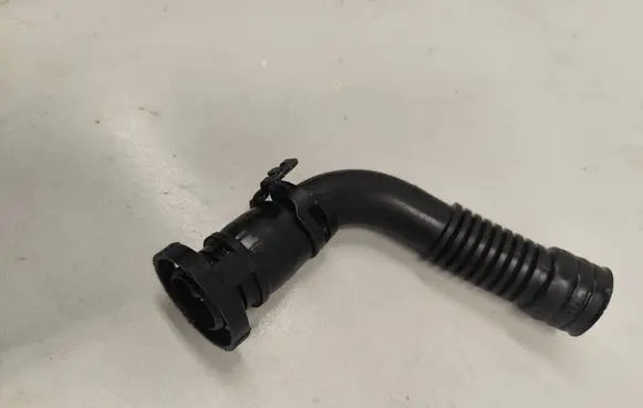 Volkswagen PASSAT B6 Breather hose/pipe 446070602 038103493A