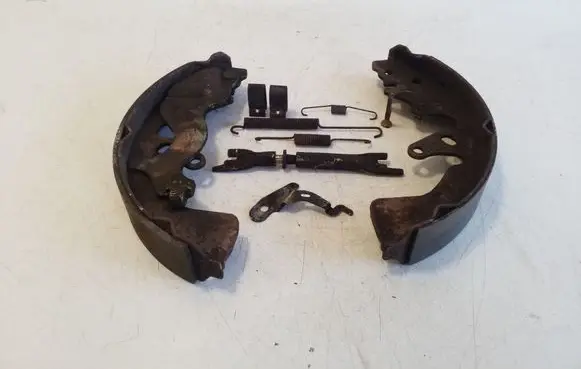 Suzuki Grand Vitara II Handbrake/parking brake pads 