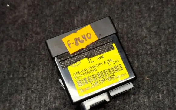 Hyundai Tucson TL USB socket connector 96120D3500