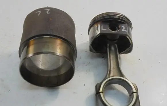 Lancia Thesis Piston 
