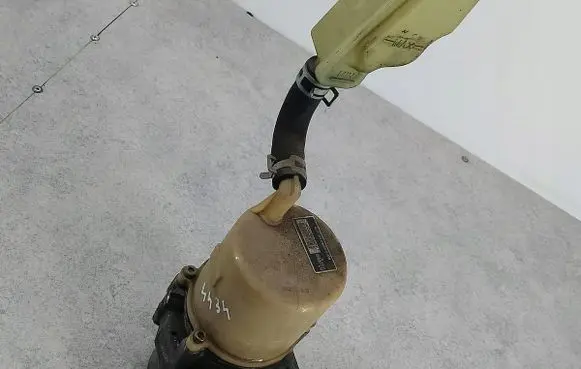 Mazda 5 Power steering pump 