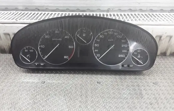 Peugeot 607 Speedometer (instrument cluster) 81115607