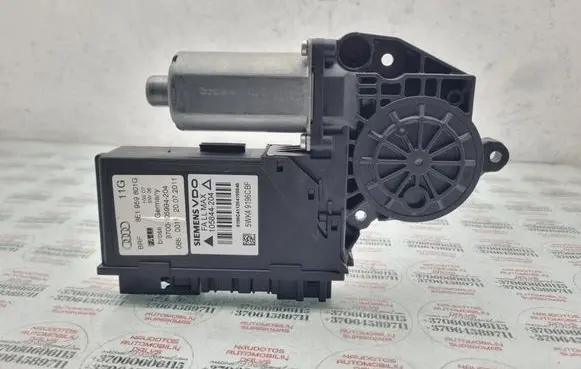 Seat Exeo (3R) Front door window regulator motor 8E1959801G