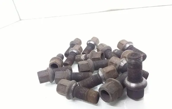 Volkswagen PASSAT B5.5 Nuts/bolts 