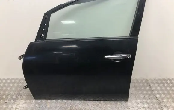 Mitsubishi Grandis Front door