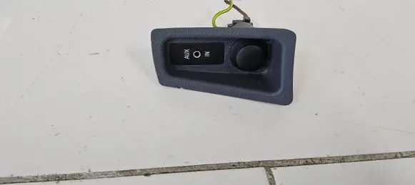 BMW 1 E81 E87 AUX in-socket connector 7132045