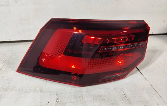 Volkswagen Golf VIII Rear/tail lights 5H0945207A 81990101