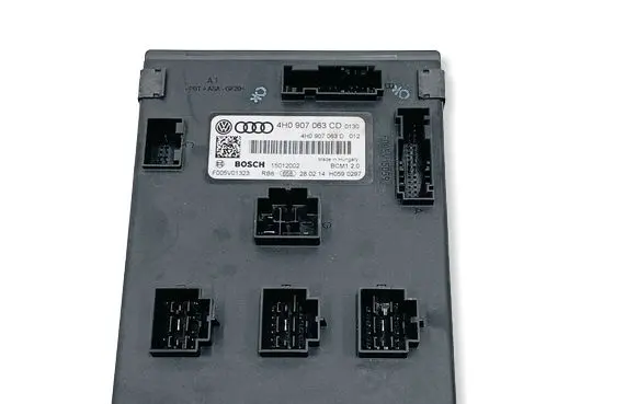 Volkswagen Touareg II Comfort/convenience module 4H0907063CD F005V01323